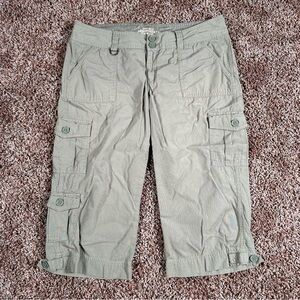 Olive Green Aeropostale Y2K Cargo Crop Capris 19” inseam Juniors size 11/12
